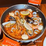 这家西班牙餐厅生意也太火爆了，格调和装修精致且高级