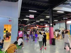 -嘿哟动霸CHUA·新潮玩运动娱乐中心·蹦床滑冰团建乐园