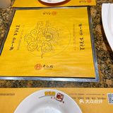 第一次吃黄记煌是几年前在长春，那时候的酱汁还会像海底
