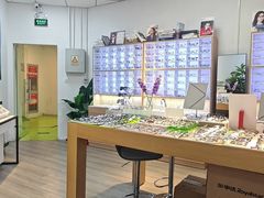 -天空之镜眼镜店蔡司依视路配镜授权零售店(望京颐堤港店)