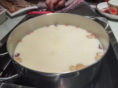 -尚尚仙·酸汤猪手·猪肚鸡火锅(华联万柳购物中心店)