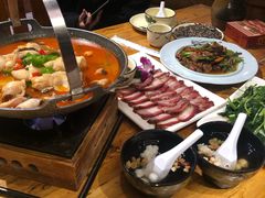 -老滇山寨•云南特色菜•地方菜•民族风情歌舞表演(金碧店)