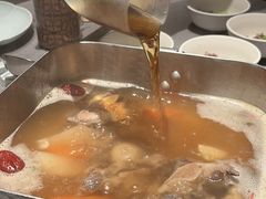 -左庭右院鲜牛肉火锅黑金店(陆家嘴中心店)