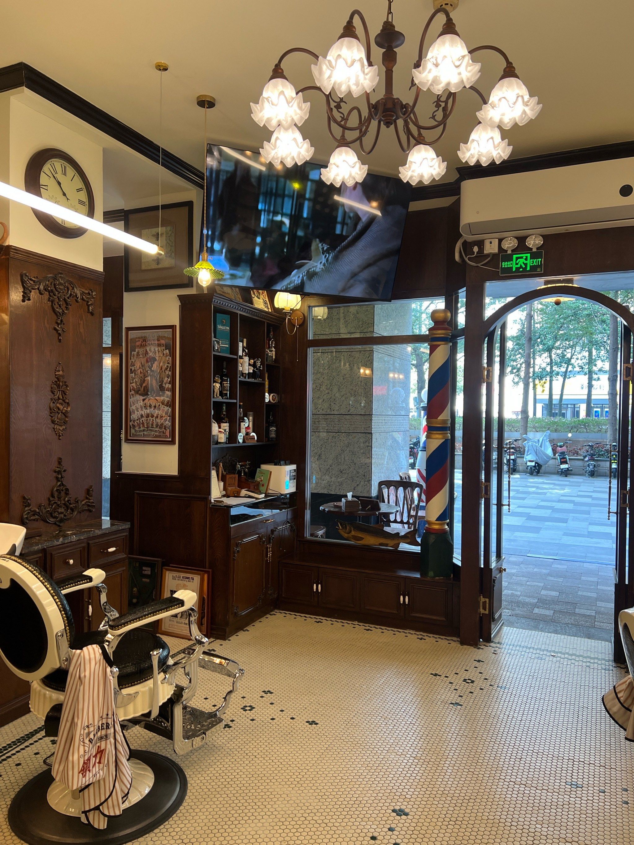 男士复古风格理发店探秘记✂️