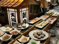 -广州万富希尔顿酒店·感趣自助餐厅·金秋蟹宴生蚝海鲜刺身