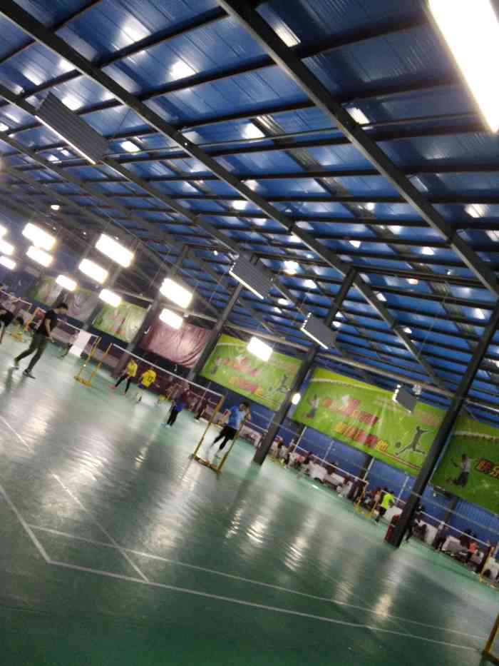 小武基羽毛球馆-"离家很近,周末过来锻炼非常方便,打球人很.