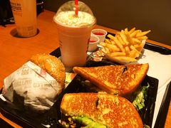 草莓奶昔-The Habit Burger Grill 哈比特汉堡(复兴soho店)