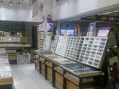 -美式眼镜·授权蔡司.依视路.尼康.豪雅.明月(人民广场店)