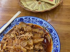 擀面皮加面筋加呱呱-八亩沟擀面皮(西安首店)
