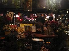 -胡桃里音乐餐厅(陶溪川店)(川湘赣菜·世界百大酒庄直供红酒·音乐表演)