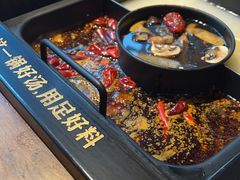 -老牌坊云南鱼豆花火锅(爱建店)