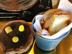 餐前包配黄油-AZUL by FUEL蓝色·法式酒馆(琶醍店)