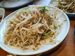 豆芽炒肉-老昌春饼(中央大街店)