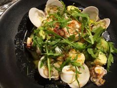 温热海鲜沙拉配牛油果-Mercato莫卡多露台餐厅与酒吧(K11店)