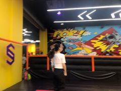 -爱蹦iBOON蹦床运动馆(江汉店)