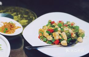 Okra Stir-fried with Shellfish