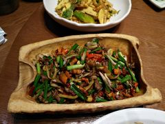 -老滇山寨•云南特色菜•地方菜•民族风情歌舞表演(金碧店)