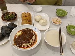 -李与白包子铺(桐梓林店)