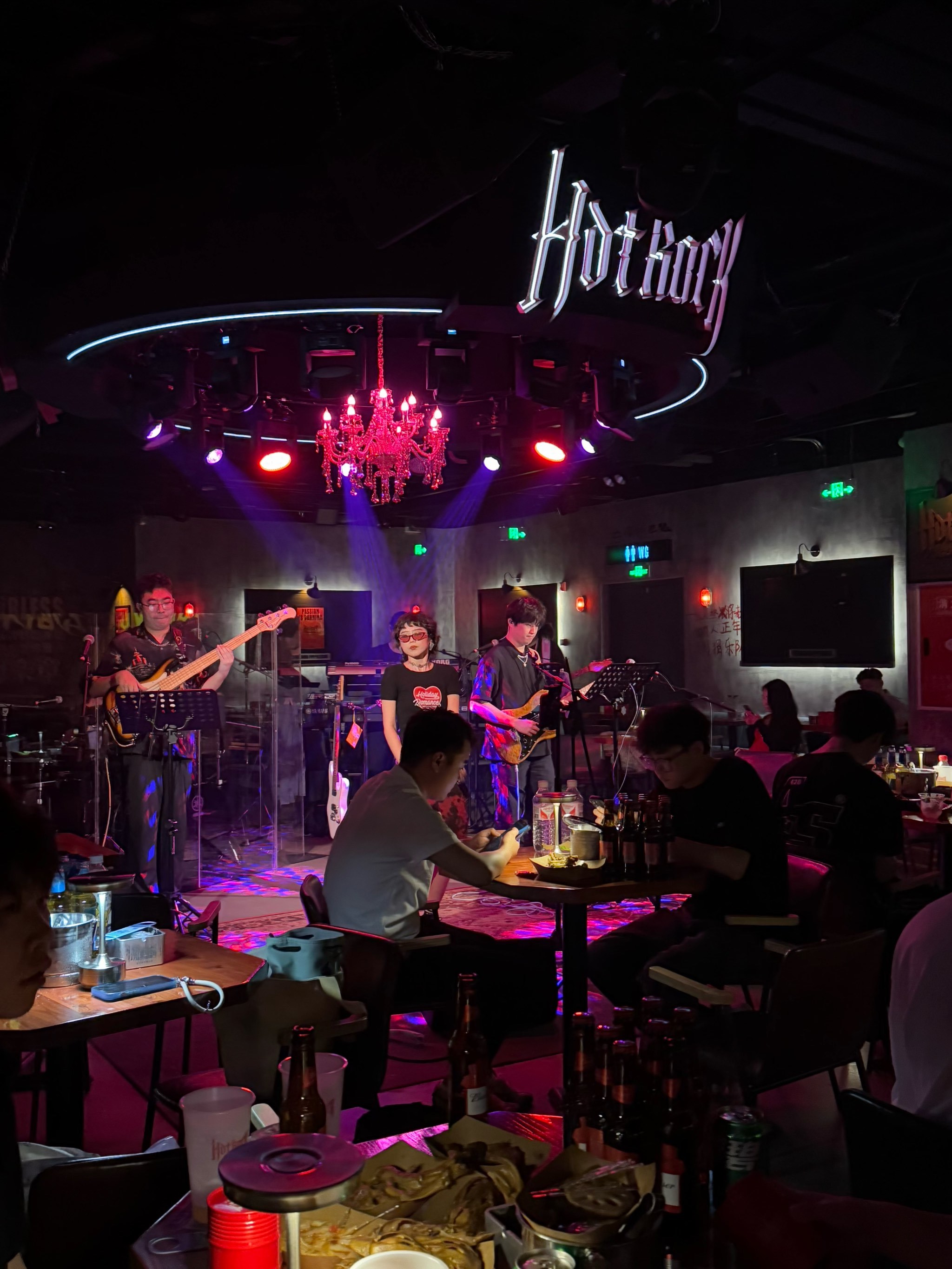 成都摇滚主题酒吧!只要0.99喝到天亮!