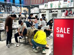 -百年港湾奥特莱斯(香炉礁店)