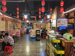 大堂-人民公社铁锅炖·东北菜(卫国道店)