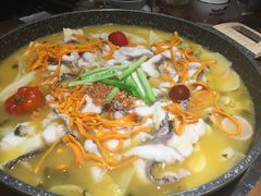 -山城外·非遗酸菜鱼(财富中心店)
