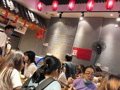 等位区-爆炸头阿姨小四川正宗川味小吃(无任何分店)