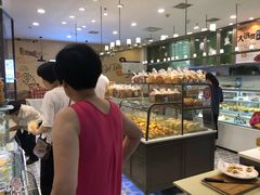 面包甜点陈列柜-面包新语(滨湖万达店)
