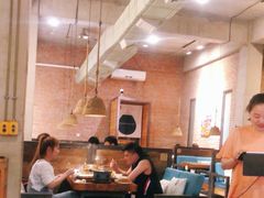 大堂-苹果树下艺术餐厅(宋庄店)