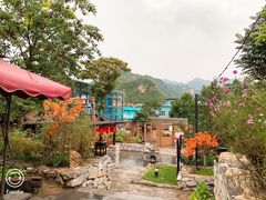 -百里峡七彩艺术小镇