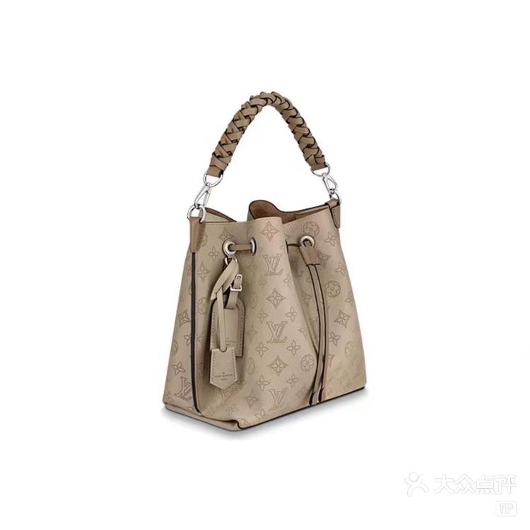 1月3日 9:22 关注 lv路易威登 muria镂空水桶包奶白色点缀棕色干干净