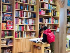 -新华书店(泉城路店)