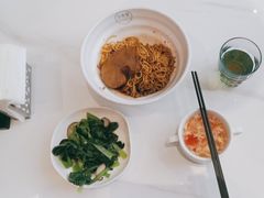 -上海浦东中心万枫酒店