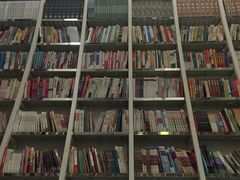 -钟书阁(松江泰晤士小镇店)