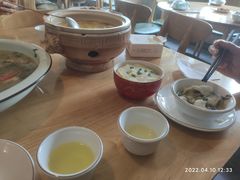 -兔行天下-鸿鹤鲜锅兔(中海国际店)