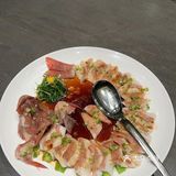 南昌地标性的建筑，旁边吃一顿饭足以。尖叫