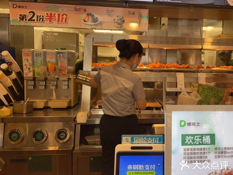 菜品更是有特色现烤蛋挞口感非常好,盖饭真的好吃