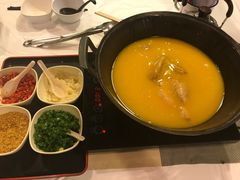 -鲜入围煮花胶鸡海鲜火锅