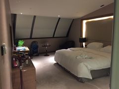 -上海滴水湖皇冠假日酒店