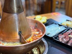 -果松木炭酸菜铜火锅·外婆参鸡汤