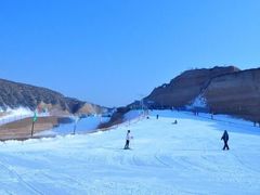 -采薇庄园四季滑雪场