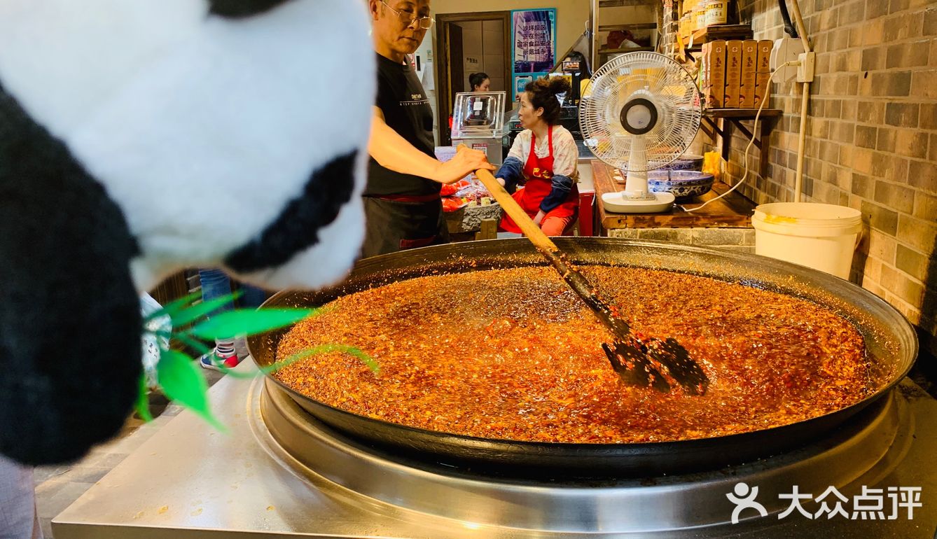 神仙美味;成都火锅更辣一些，麻和香味都给辣让步了