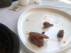 玻璃皮润烧乳鸽-北京厨房(西安SKP店)