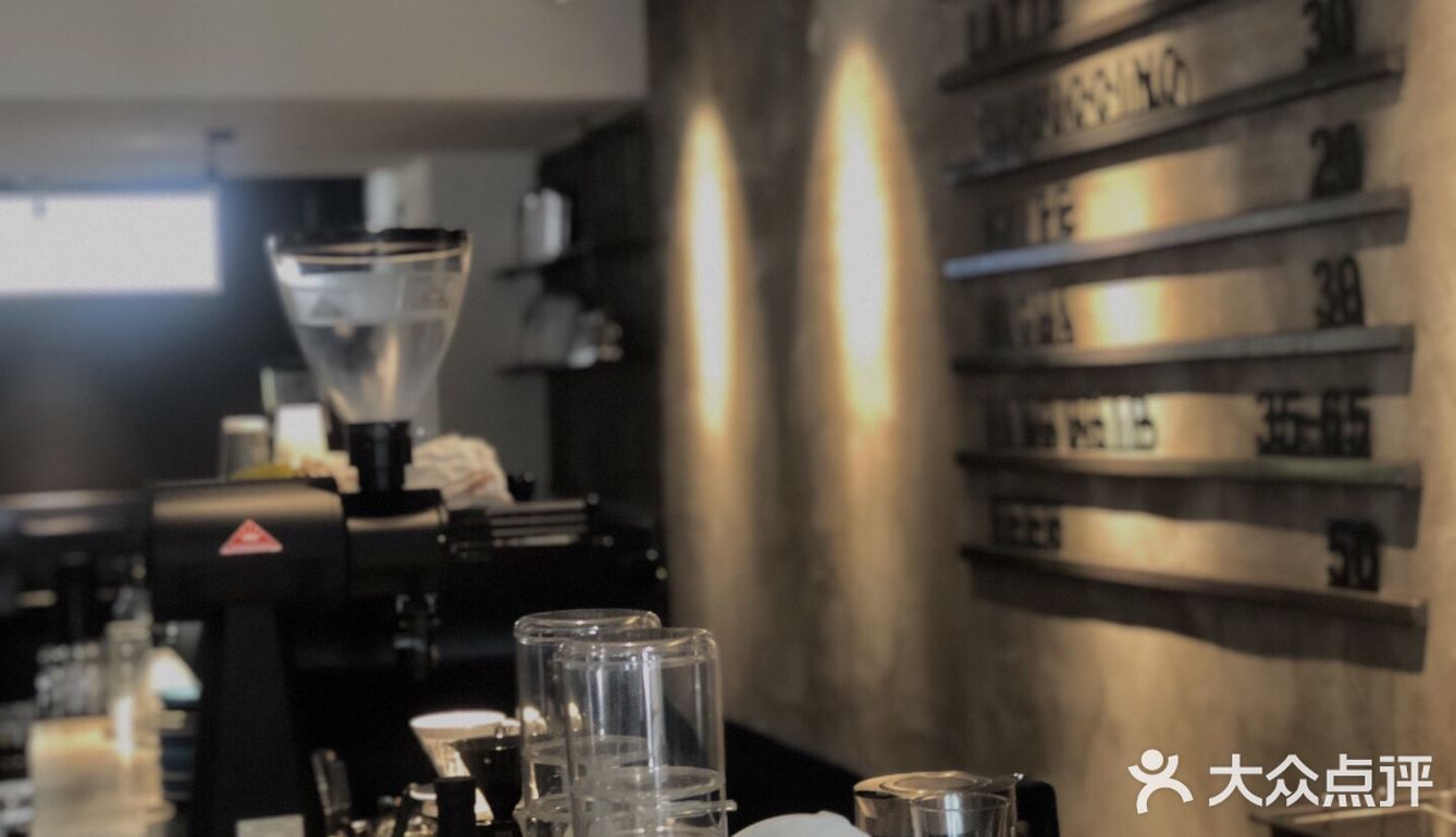 秒杀很多咖啡店 店里只有两种千层 我点的是焦糖千层