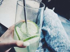 青苹果气泡水-线格之间COFFEE