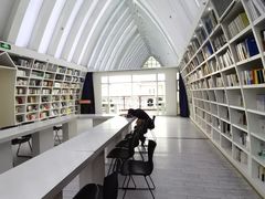 -钟书阁(松江泰晤士小镇店)