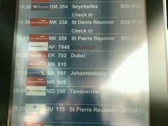 -西沃古尔·拉姆古兰爵士国际机场