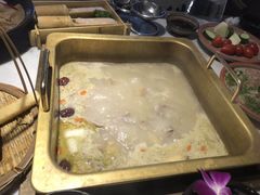 -尚尚仙·酸汤猪手·猪肚鸡火锅(华联万柳购物中心店)