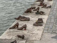 -多瑙河畔鞋履雕塑