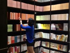 -钟书阁(松江泰晤士小镇店)